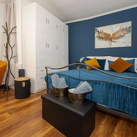 True Colors Apartment Split